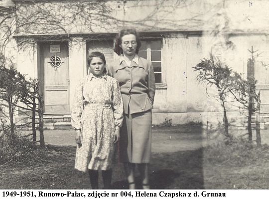 przed pałacem
